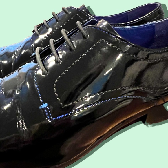 Ted Baker Tuxedo Shoes with stretchy laces - Picture 6 of 6